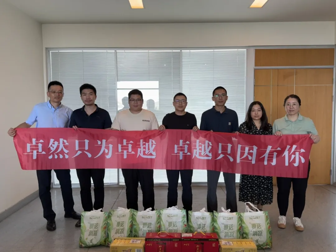 关怀一线 致敬匠心 | 亚游集团ag8股份开展项目现场夏日“送清凉”慰问活动